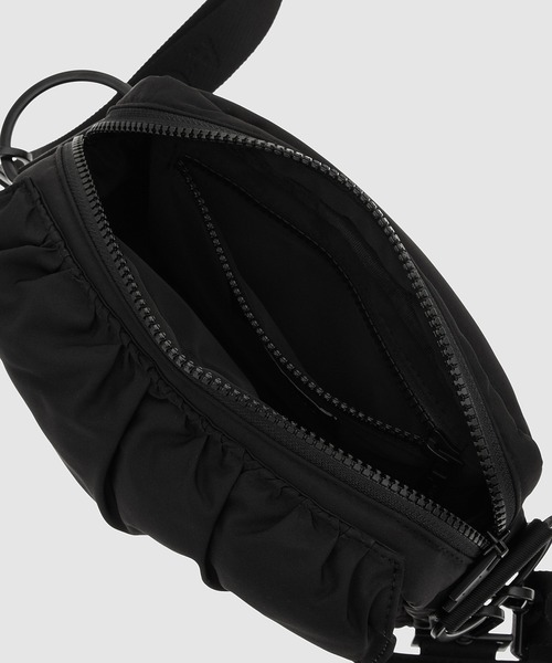 A-COLD-WALL*(アコールドウォール)の「INSULATE MESSENGER BAG(ショルダーバッグ・メンズ・ブラック・FREE)」の5枚目の写真