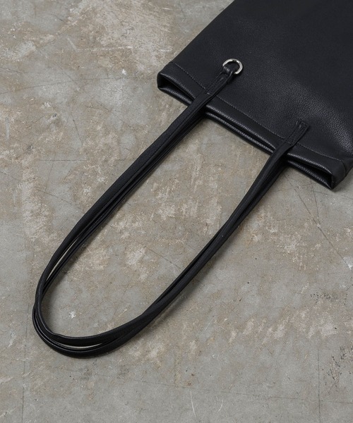 Alpinus(アルピナス)の「Alpinus - leather tote bag / レザートートバック(トートバッグ・メンズ・ブラック・FREE)」の16枚目の写真