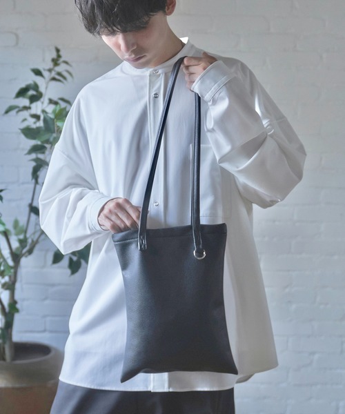 Alpinus(アルピナス)の「Alpinus - leather tote bag / レザートートバック(トートバッグ・メンズ・ブラック・FREE)」の2枚目の写真