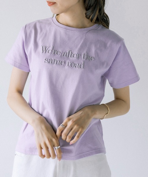 OLIVE des OLIVE(オリーブデオリーブ)の「ロゴ刺繍Tシャツ(Tシャツ/カットソー・レディース・ネイビー/オフホワイト/オレンジ/ラベンダー・FREE)」の1枚目の写真