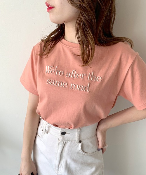 OLIVE des OLIVE(オリーブデオリーブ)の「ロゴ刺繍Tシャツ(Tシャツ/カットソー・レディース・ネイビー/オフホワイト/オレンジ/ラベンダー・FREE)」の4枚目の写真