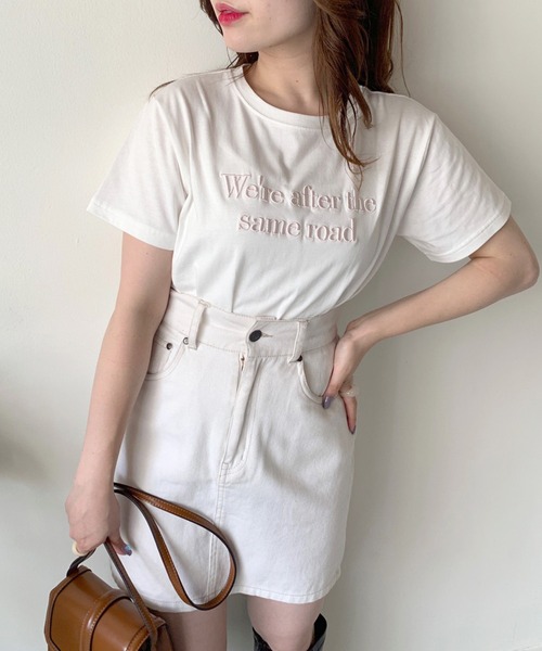 OLIVE des OLIVE(オリーブデオリーブ)の「ロゴ刺繍Tシャツ(Tシャツ/カットソー・レディース・ネイビー/オフホワイト/オレンジ/ラベンダー・FREE)」の8枚目の写真