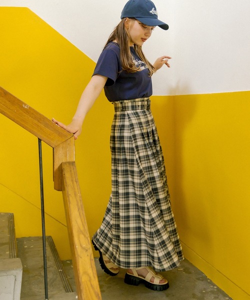 OLIVE des OLIVE(オリーブデオリーブ)の「ロゴ刺繍Tシャツ(Tシャツ/カットソー・レディース・ネイビー/オフホワイト/オレンジ/ラベンダー・FREE)」の14枚目の写真