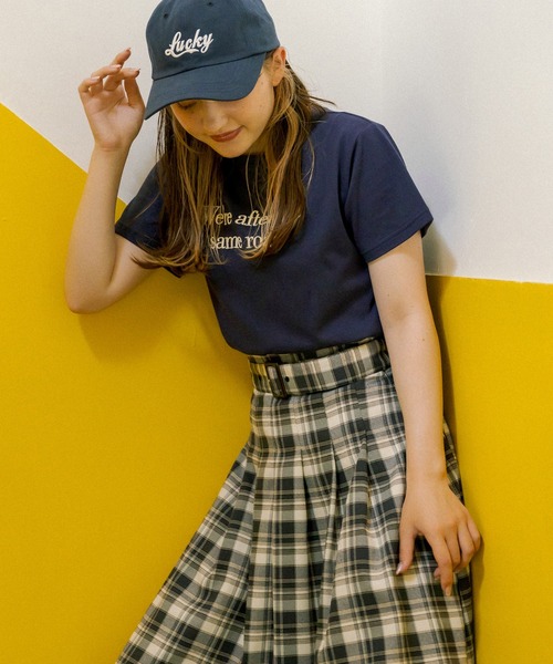 OLIVE des OLIVE(オリーブデオリーブ)の「ロゴ刺繍Tシャツ(Tシャツ/カットソー・レディース・ネイビー/オフホワイト/オレンジ/ラベンダー・FREE)」の15枚目の写真