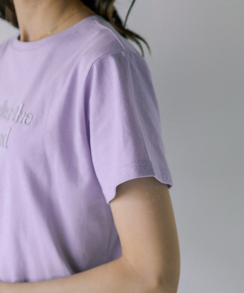 OLIVE des OLIVE(オリーブデオリーブ)の「ロゴ刺繍Tシャツ(Tシャツ/カットソー・レディース・ネイビー/オフホワイト/オレンジ/ラベンダー・FREE)」の5枚目の写真