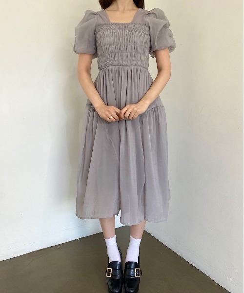 Crea titty&Co. PETIT（クレアティティーアンドコープチ）の「【titty&Co.PETIT】バルーンスリーブフレアミディワンピース（ワンピース・レディース・グレー・FREE）」の2枚目の写真