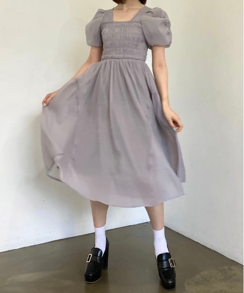 Crea titty&Co. PETIT（クレアティティーアンドコープチ）の「【titty&Co.PETIT】バルーンスリーブフレアミディワンピース（ワンピース・レディース・グレー・FREE）」の14枚目の写真