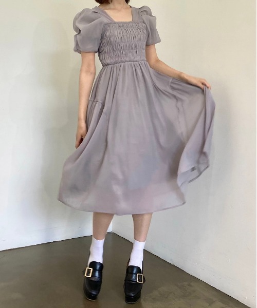 Crea titty&Co. PETIT（クレアティティーアンドコープチ）の「【titty&Co.PETIT】バルーンスリーブフレアミディワンピース（ワンピース・レディース・グレー・FREE）」の6枚目の写真