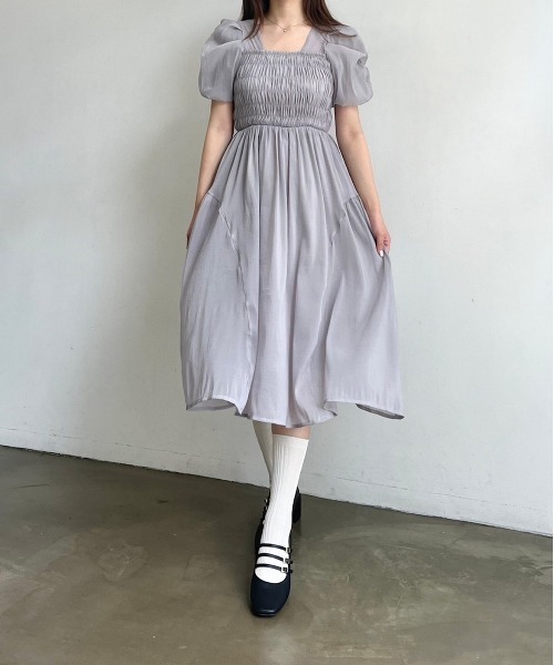 Crea titty&Co. PETIT（クレアティティーアンドコープチ）の「【titty&Co.PETIT】バルーンスリーブフレアミディワンピース（ワンピース・レディース・グレー・FREE）」の16枚目の写真