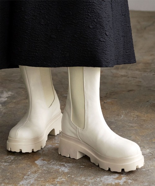 titivate（ティティベイト）の「サイドゴアショートブーツ（ブーツ・レディース・オフホワイト/ブラック・L/S/M）」の18枚目の写真