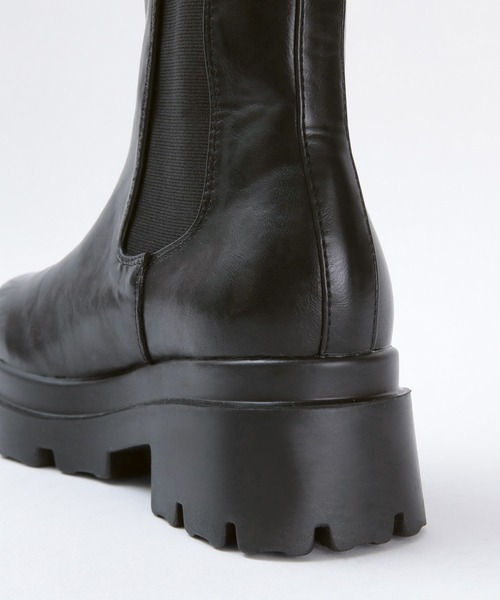 titivate（ティティベイト）の「サイドゴアショートブーツ（ブーツ・レディース・オフホワイト/ブラック・L/S/M）」の15枚目の写真