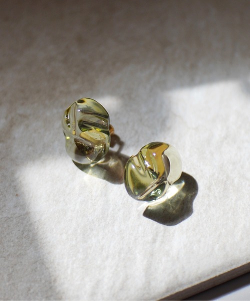 Port（ポート）の「ウェーブ クリアカラー イヤリング（イヤリング・レディース・ブラック/ブラウン/グリーン/クリア・FREE）」の3枚目の写真