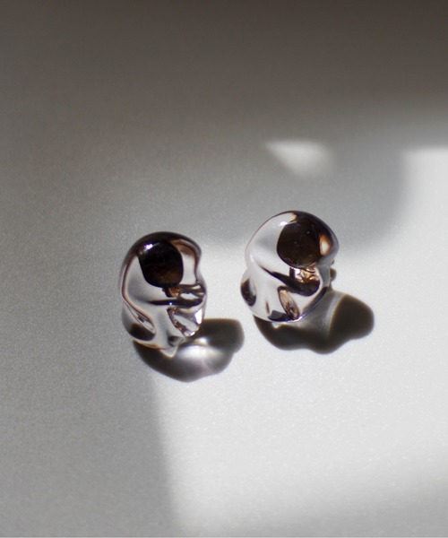 Port（ポート）の「ウェーブ クリアカラー イヤリング（イヤリング・レディース・ブラック/ブラウン/グリーン/クリア・FREE）」の2枚目の写真