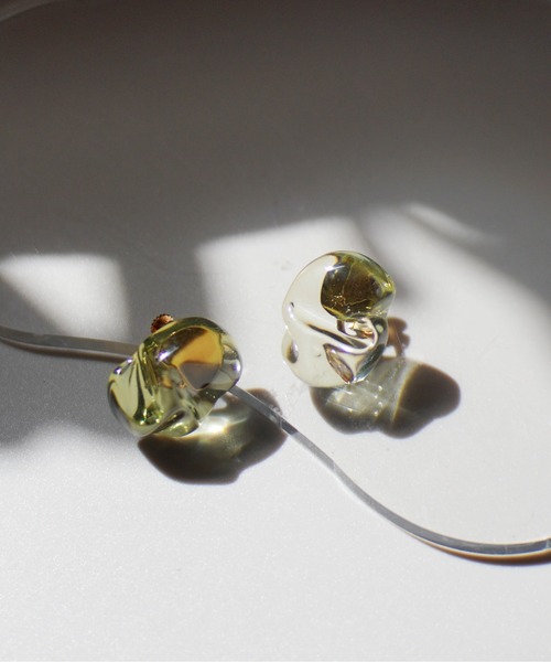 Port（ポート）の「ウェーブ クリアカラー イヤリング（イヤリング・レディース・ブラック/ブラウン/グリーン/クリア・FREE）」の7枚目の写真