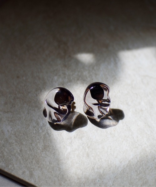 Port（ポート）の「ウェーブ クリアカラー イヤリング（イヤリング・レディース・ブラック/ブラウン/グリーン/クリア・FREE）」の5枚目の写真