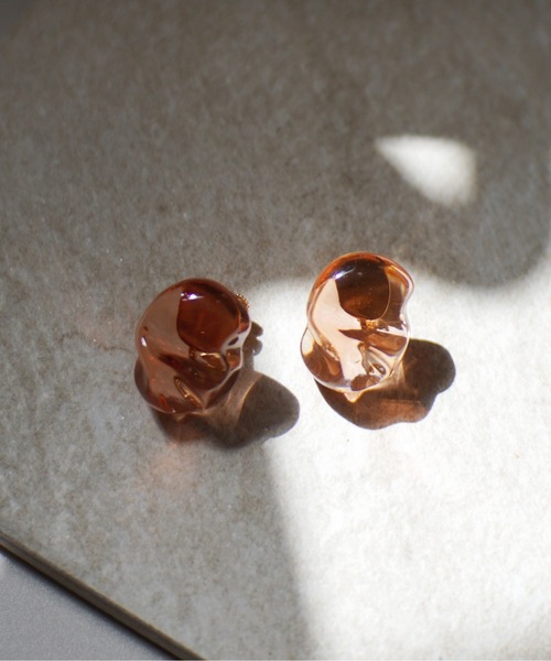 Port（ポート）の「ウェーブ クリアカラー イヤリング（イヤリング・レディース・ブラック/ブラウン/グリーン/クリア・FREE）」の8枚目の写真