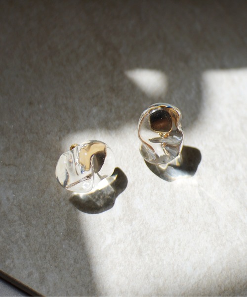 Port（ポート）の「ウェーブ クリアカラー イヤリング（イヤリング・レディース・ブラック/ブラウン/グリーン/クリア・FREE）」の6枚目の写真