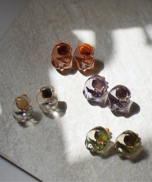 Port（ポート）の「ウェーブ クリアカラー イヤリング（イヤリング・レディース・ブラック/ブラウン/グリーン/クリア・FREE）」の9枚目の写真