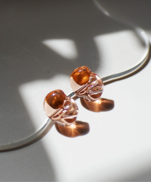 Port（ポート）の「ウェーブ クリアカラー イヤリング（イヤリング・レディース・ブラック/ブラウン/グリーン/クリア・FREE）」の11枚目の写真