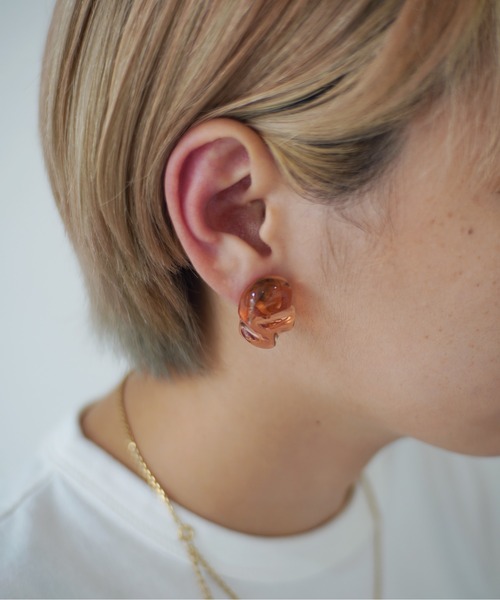 Port（ポート）の「ウェーブ クリアカラー イヤリング（イヤリング・レディース・ブラック/ブラウン/グリーン/クリア・FREE）」の10枚目の写真