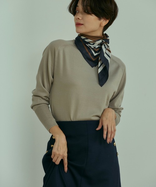 INED（イネド）の「CASHWOOLクルーネックニット  タイト過ぎないサイズ感（ニット/セーター・レディース・ベージュ/ネイビー/レッド/オフホワイト/イエロー・9号/7号）」の3枚目の写真