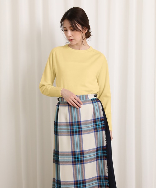 INED（イネド）の「CASHWOOLクルーネックニット  タイト過ぎないサイズ感（ニット/セーター・レディース・ベージュ/ネイビー/レッド/オフホワイト/イエロー・9号/7号）」の20枚目の写真