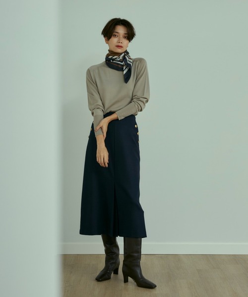 INED（イネド）の「CASHWOOLクルーネックニット  タイト過ぎないサイズ感（ニット/セーター・レディース・ベージュ/ネイビー/レッド/オフホワイト/イエロー・9号/7号）」の6枚目の写真