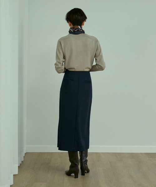 INED（イネド）の「CASHWOOLクルーネックニット  タイト過ぎないサイズ感（ニット/セーター・レディース・ベージュ/ネイビー/レッド/オフホワイト/イエロー・9号/7号）」の7枚目の写真