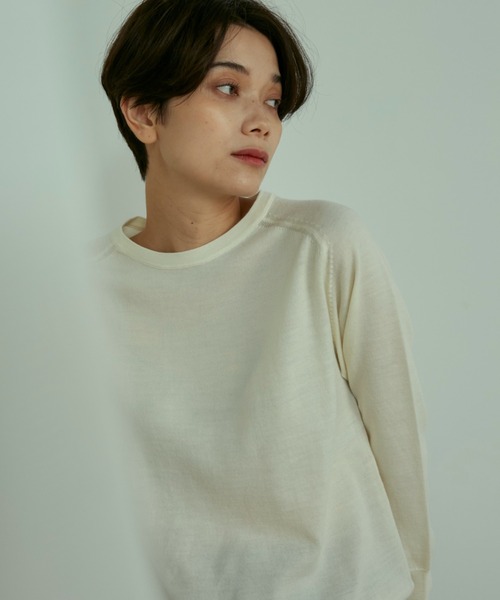 INED（イネド）の「CASHWOOLクルーネックニット  タイト過ぎないサイズ感（ニット/セーター・レディース・ベージュ/ネイビー/レッド/オフホワイト/イエロー・9号/7号）」の15枚目の写真