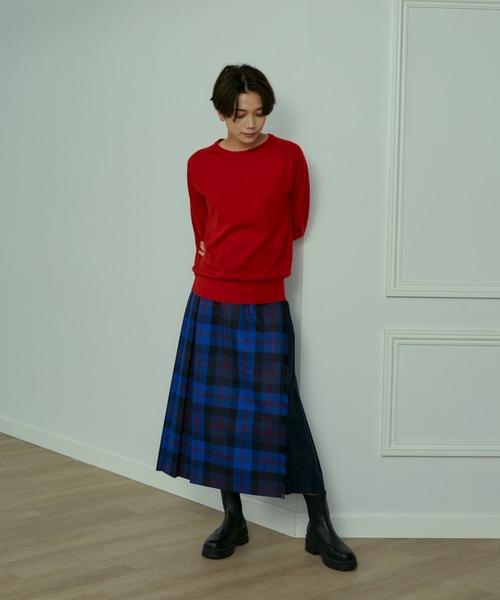 INED（イネド）の「CASHWOOLクルーネックニット  タイト過ぎないサイズ感（ニット/セーター・レディース・ベージュ/ネイビー/レッド/オフホワイト/イエロー・9号/7号）」の16枚目の写真