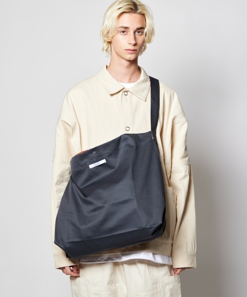 rehacer（レアセル）の「rehacer : Flower Grocery Bag Made in Japan / フラワー グロサリー バッグ メイドインジャパン（ショルダーバッグ・メンズ・ホワイト/ブラック/ネイビー/チャコールグレー・FREE）」の4枚目の写真