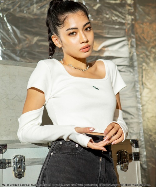 BACK TO THE FIELD(バック トゥー ザ フィールド)の「【MLB】ポイントロゴアームウォーマーリブトップス(Tシャツ/カットソー・レディース・ホワイト/ブラック/グレー・FREE)」の5枚目の写真