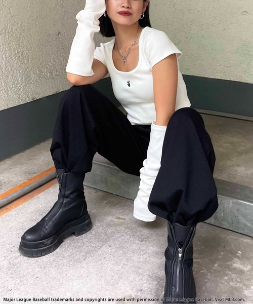 BACK TO THE FIELD(バック トゥー ザ フィールド)の「【MLB】ポイントロゴアームウォーマーリブトップス(Tシャツ/カットソー・レディース・ホワイト/ブラック/グレー・FREE)」の21枚目の写真