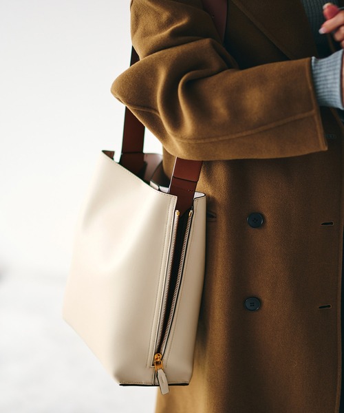 E'POR(エポール)の「【WEB限定】【E'POR】Y BAG Shoulder M(サイドジップショルダーバッグ)(ショルダーバッグ・レディース・ブラック系その他/ホワイト系その他4/ダークブラウン/ブラウン系その他3・FREE)」の5枚目の写真