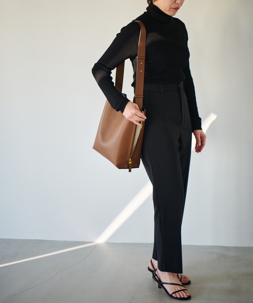 E'POR(エポール)の「【WEB限定】【E'POR】Y BAG Shoulder M(サイドジップショルダーバッグ)(ショルダーバッグ・レディース・ブラック系その他/ホワイト系その他4/ダークブラウン/ブラウン系その他3・FREE)」の14枚目の写真