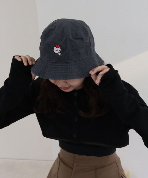 FREDY&GLOSTER（フレディアンドグロスター）の「【ネネチキン×FG】コラボバケハ（ハット・レディース・ベージュ/ダークグリーン/チャコールグレー/パープル/ネイビー/オレンジ/ボルドー・FREE）」の2枚目の写真