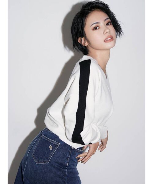 GYDA（ジェイダ）の「スリーブライン Vネックショートニットトップス（ニット/セーター・レディース・ブラック/グレー/オフホワイト/ピンク・FREE）」の12枚目の写真