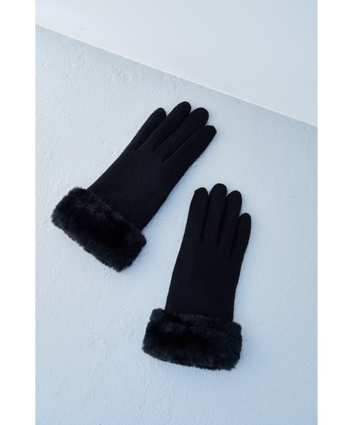 AZUL by moussy（アズールバイマウジー）の「ECOFUR GLOVES/エコファーグローブ（手袋・レディース・ライトベージュ/ブラック・FREE）」の2枚目の写真