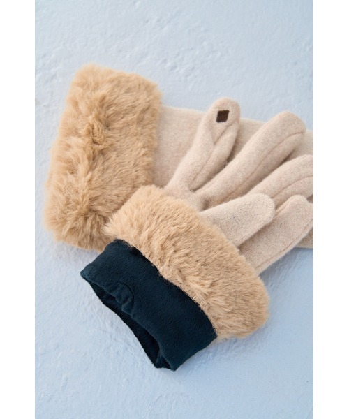 AZUL by moussy（アズールバイマウジー）の「ECOFUR GLOVES/エコファーグローブ（手袋・レディース・ライトベージュ/ブラック・FREE）」の6枚目の写真