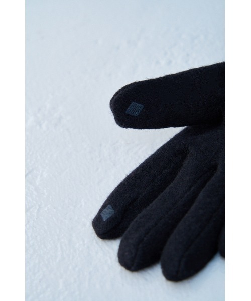 AZUL by moussy（アズールバイマウジー）の「ECOFUR GLOVES/エコファーグローブ（手袋・レディース・ライトベージュ/ブラック・FREE）」の11枚目の写真