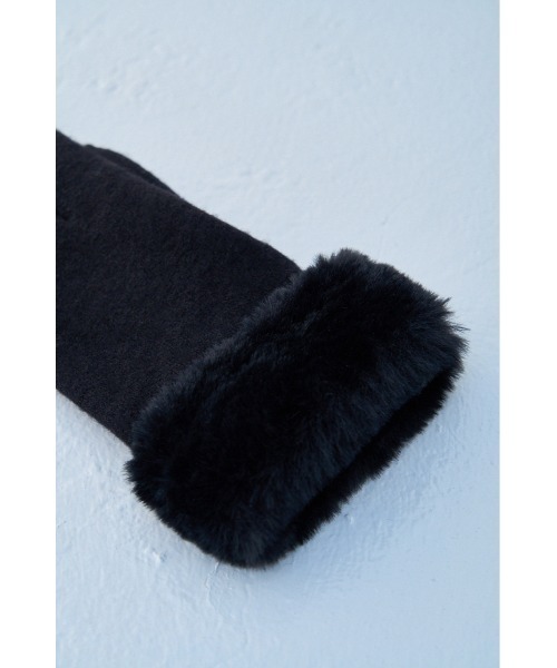 AZUL by moussy（アズールバイマウジー）の「ECOFUR GLOVES/エコファーグローブ（手袋・レディース・ライトベージュ/ブラック・FREE）」の12枚目の写真