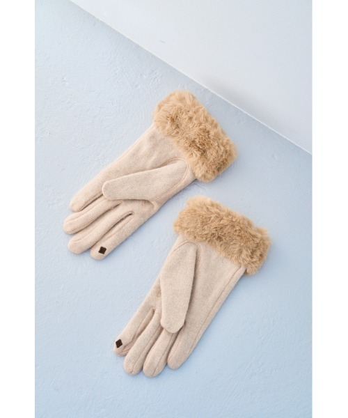 AZUL by moussy（アズールバイマウジー）の「ECOFUR GLOVES/エコファーグローブ（手袋・レディース・ライトベージュ/ブラック・FREE）」の3枚目の写真