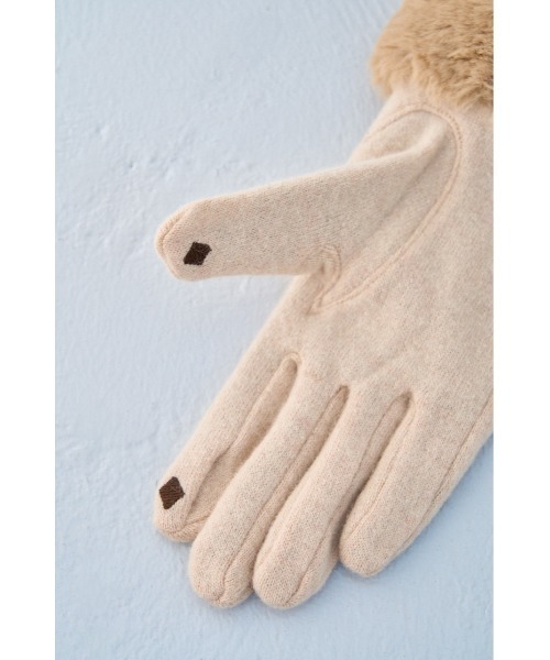 AZUL by moussy（アズールバイマウジー）の「ECOFUR GLOVES/エコファーグローブ（手袋・レディース・ライトベージュ/ブラック・FREE）」の4枚目の写真