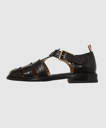 THOM BROWNE | BROGUED FISHERMAN SANDAL W/ FLEXIBLE LEATHER SOLE IN VITELLO CALF LEATHER(サンダル)