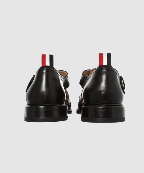 THOM BROWNE(トムブラウン)の「BROGUED FISHERMAN SANDAL W/ FLEXIBLE LEATHER SOLE IN VITELLO CALF LEATHER(サンダル・メンズ・ブラック・9)」の4枚目の写真