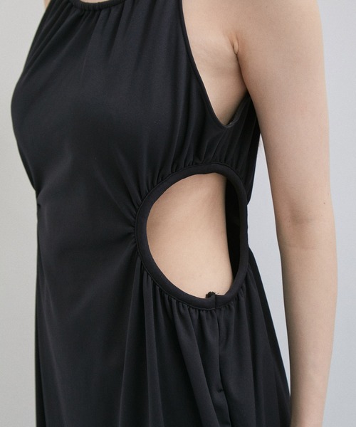 ADAM ET ROPE'（アダムエロペ）の「カットアウトキャミワンピース（ワンピース・レディース・カーキ/ブラック・FREE）」の4枚目の写真