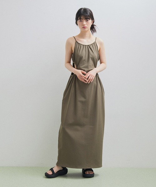 ADAM ET ROPE'（アダムエロペ）の「カットアウトキャミワンピース（ワンピース・レディース・カーキ/ブラック・FREE）」の8枚目の写真