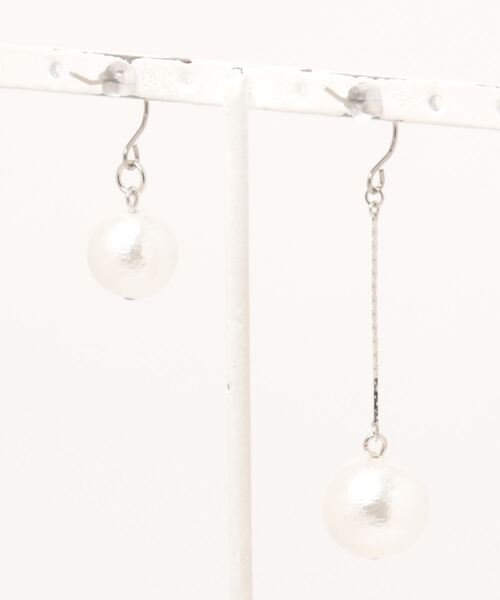 tone(トーン)の「【As】大粒コットンパール ゆらゆら アシメピアス(サージカルステンレス)(MA)(ピアス(両耳用)・レディース・シルバー/ゴールド/シルバー系その他2/ゴールド系その他2・FREE)」の9枚目の写真