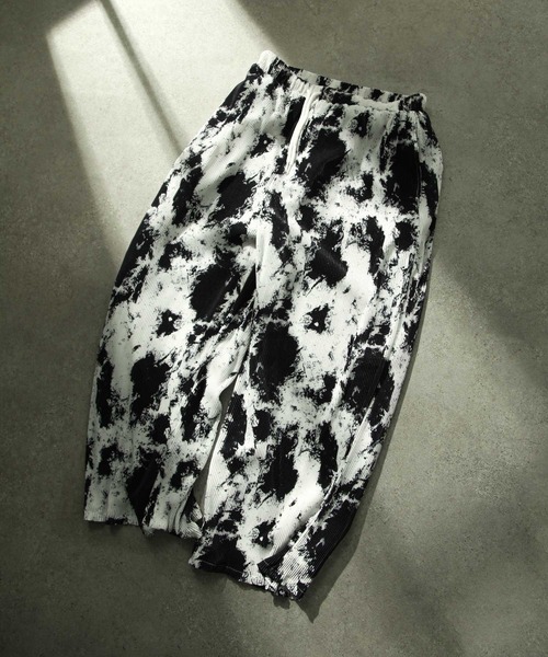 NILWAY（ニルウェイ）の「ランダムグラフィックプリーツ袴ワイドパンツ（スラックス・メンズ・ホワイト×ブラック・MEDIUM/LARGE/SMALL）」の7枚目の写真