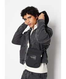 ARMANI EXCHANGE | 【A|X アルマーニ エクスチェンジ】ロゴ　フラットショルダーバッグ(ショルダーバッグ)